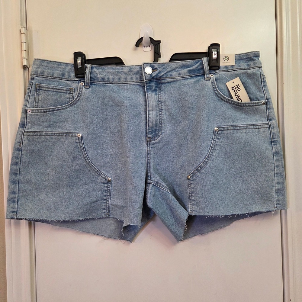 No Boundaries Womens Plus Size 20 Light Wash Relaxed Denim Shorts Raw Hem 5"